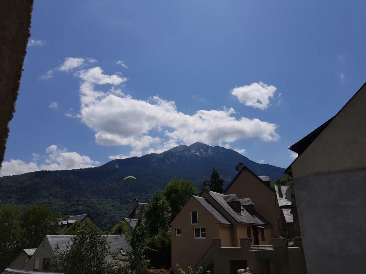 Joli Petit Au Calme
